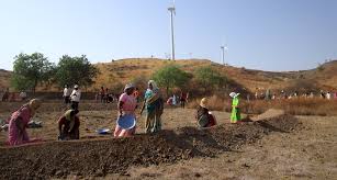Water conservation work spread in 20 villages | जलसंधारणाच्या कामांना २० गावांमध्ये वेग