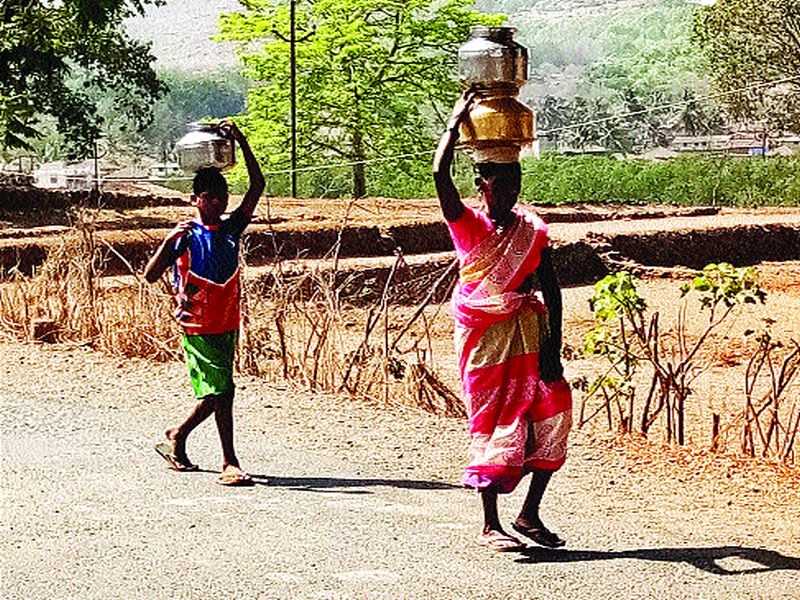 Deep water shortage in 2 villages and 9 villages in Mhasla | म्हसळ्यातील २ गावे व ९ वाड्यांवर तीव्र पाणीटंचाई