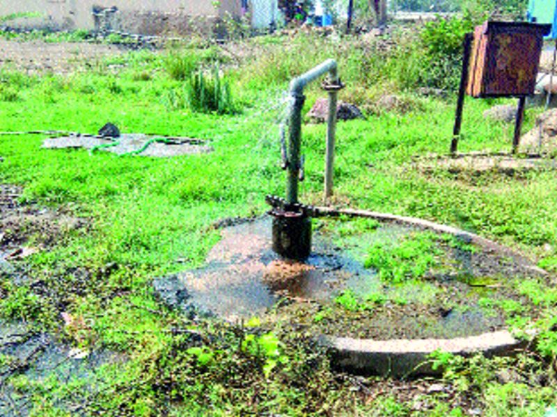 Thousands of liters of wastewater in Patas | पाटसला हजारो लिटर पाण्याचा अपव्यय