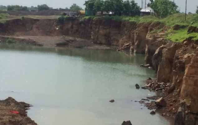 MIDC's focus on water from Khadani in Badi | पडीक खदानीतील पाण्यावरही एमआयडीसीचे लक्ष