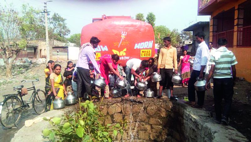 Buldana: Water shortage in 157 villages of Mehkar subdivision! | बुलडाणा : मेहकर उपविभागातील १५७ गावांमध्ये पाणीटंचाई!
