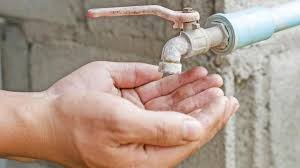 Water supply crisis: Citizens are worried | शहरात तांत्रिक कारणांमुळे पाणी पुरवठा बंद, नागरीक हवालदिल