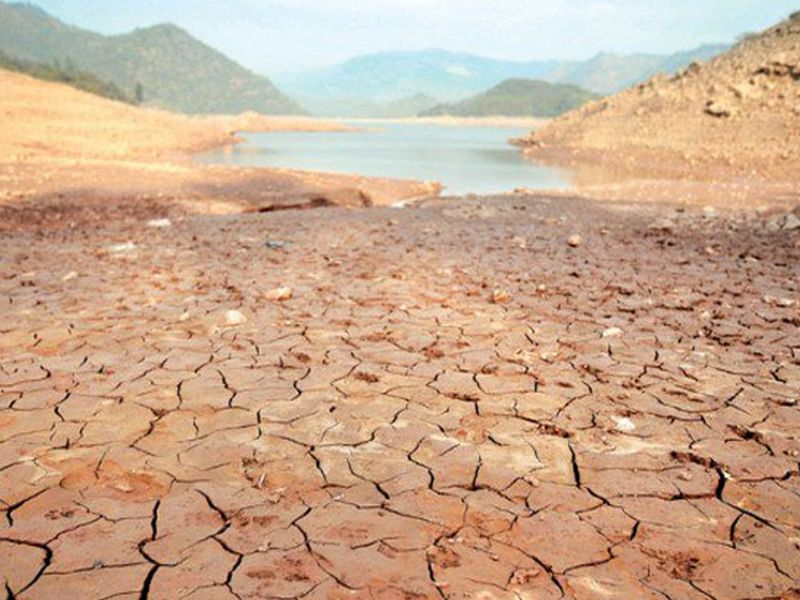 Water crisis on fifty villages with Latur | लातूरसह पन्नास गावांवर पाणीटंचाईचे संकट