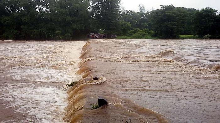 Rainfall of rain in Sindhudurga - Musaladhar from 24 hours | सिंधुदुर्गात पावसाचा कहर-२४ तासांपासून मुसळधार
