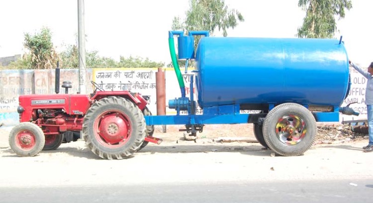  Water supply through tankers in two more villages of Akola district! | अकोला जिल्ह्यातील आणखी दोन गावांत टँकरद्वारे पाणी पुरवठा!