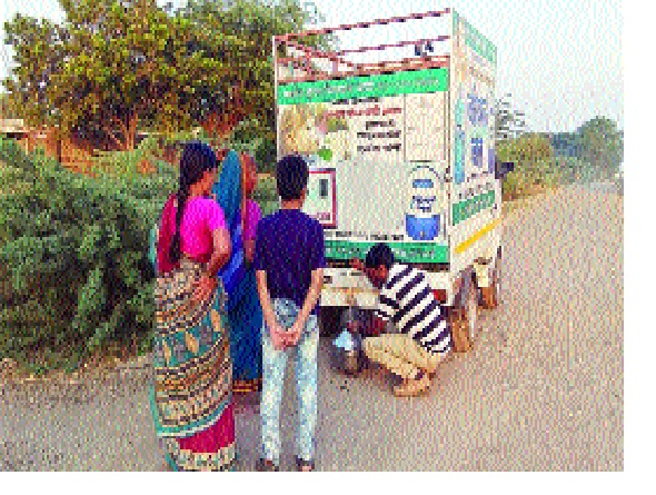   Due to drought, the new way of income in Atpadi taluka | दुष्काळात पाण्याच्या व्यवसायाचा सुकाळ : आटपाडी तालुक्यात उत्पन्नाचा नवा मार्ग