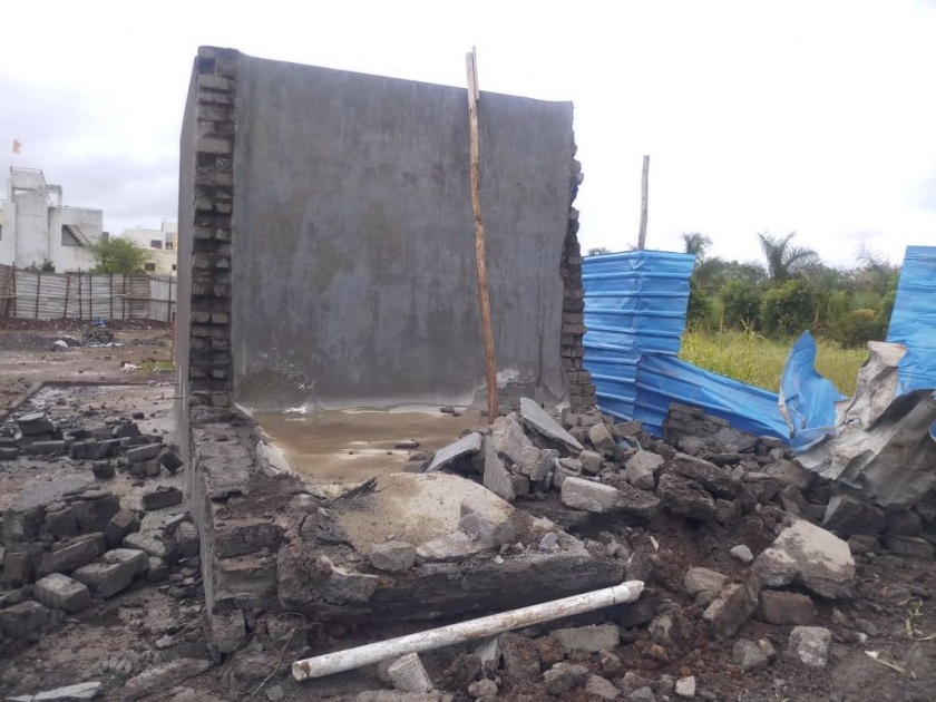 Water Tank collapses in building construction in Nashik; Three injured, two dead | नाशिकमध्ये 'अपना घर' या बांधकाम प्रकल्पात जलकुंभ कोसळून चौघे ठार; एक गंभीर