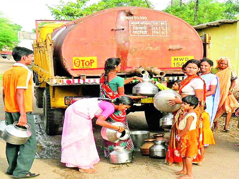 The villages of Shahapur in Thane district have been supplied with water by 30 more tankers compared to three years ago | ठाणे जिल्ह्यातील शहापूरच्या गावपाड्यांना तीन वर्षाच्या तुलनेत अधिक ३० टँकरने पाणी पुरवठा