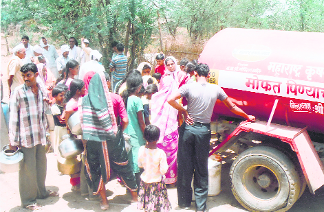 Water scarcity for 15 years for Anandnagar manche | आनंदनगर तांड्याला १५ वर्षापासून पाणी टंचाई