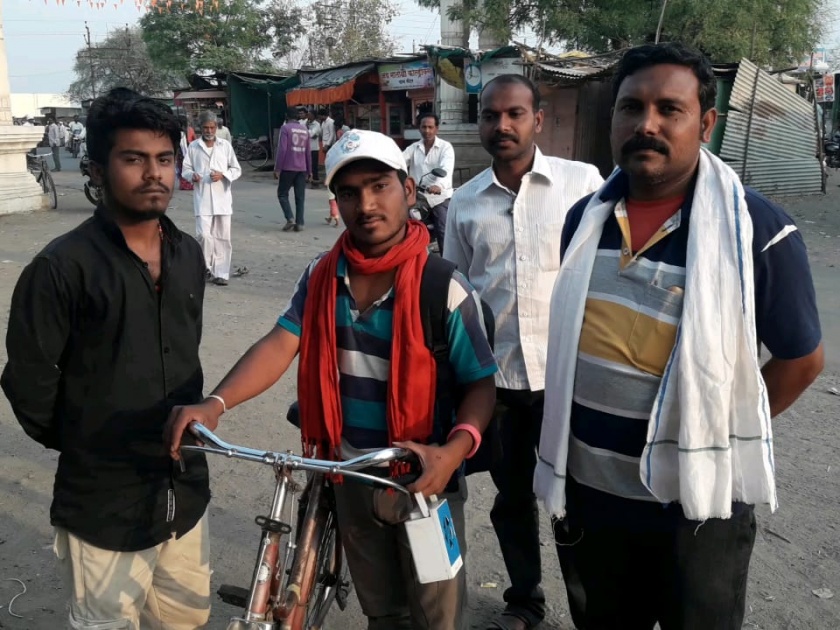 Youth's bicycle travel to awareness about water conservation | गावे पाणीदार करण्यासाठी युवकाचा सायकल प्रवास 