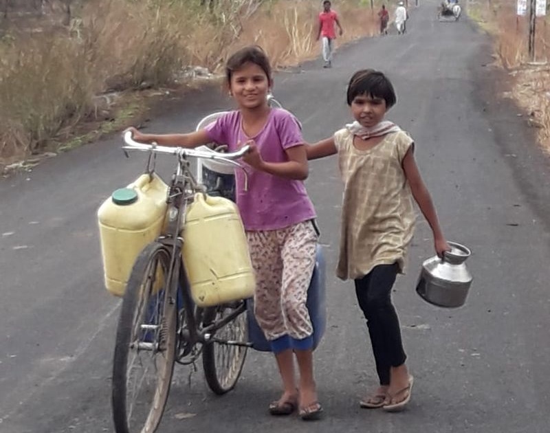 Villagers has to be wandering for drinking water! | पिण्याच्या पाण्यासाठी ग्रामस्थांची दोन किमी पायपीट!
