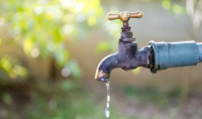64 villages get no water since the month | महिनाभरापासून ६४ गावांना मिळाले नाही पाणी