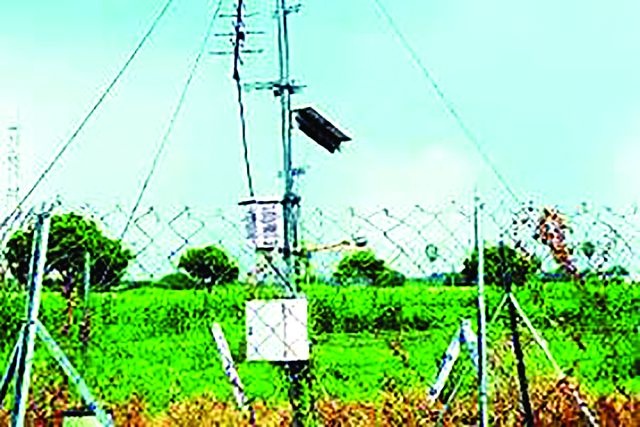 Examination of rain water testing machines in Nanded district | नांदेड जिल्ह्यातील पर्जन्यमापक यंत्रांची तपासणी सुरू