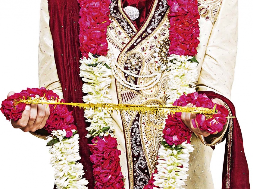 marriage trouble? a restless situation in Maharashtra | लग्नाचं वय उलटलं तरी का जमतं नाहीयेत तरुण मुलांची लग्न?