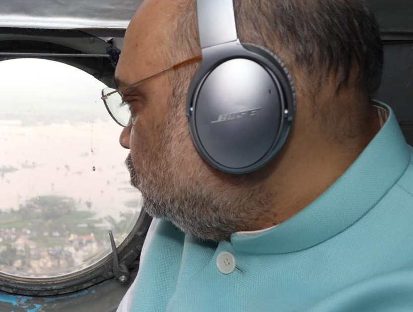 Kolhapur: Amit Shah reviews aerial surveys | कोल्हापूर : अमित शहा यांनी केली पूरस्थितीची हवाई पाहणी