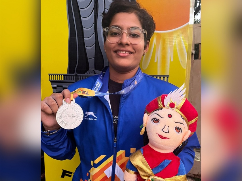 Weightlifter Grisma Thorat of Thane won silver medal in girls' 76 kg category at Khelo India Youth Championship 2023 | वडिलांचे छत्र हरपले, अंगणवाडी सेविका आईने वाढवले; महाराष्ट्राच्या लेकीने KIYG मध्ये रौप्य जिंकले