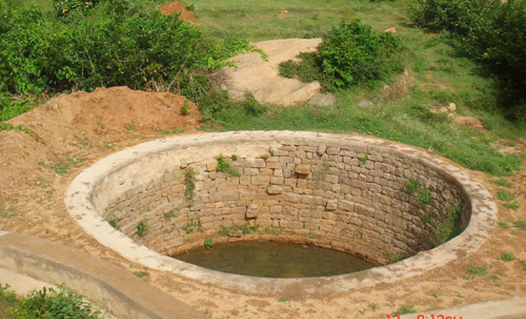  Thousands of wells in Sahastra irrigation scheme are still incomplete | सहस्त्र सिंचन योजनेतील हजारो विहिरी अद्याप अपूर्णच
