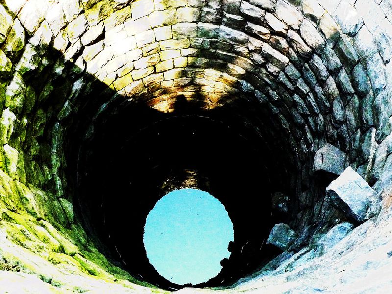 Due to the bundra drying in Dakagaa, the well reached by the wells | दहागावमधील बंधारा कोरडा, विहिरींनी गाठला तळ