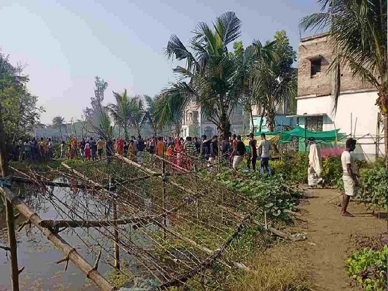 three people died in a blast at a cracker factory in South Bengal's South 24 Parganas district | पश्चिम बंगालच्या दक्षिण 24 परगणा जिल्ह्यात पटाक्याच्या कारखान्यात भीषण स्फोट, 3 जणांचा मृत्यू