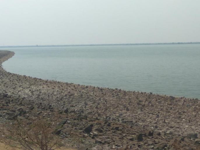 In western vidarbha Dam's have 42 percent water | वऱ्हाडातील ५०२ धरणांत ४२ टक्केच जलसाठा!