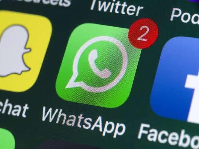 WhatsApp will soon offer dark mode feature to users | व्हॉट्सअ‍ॅप युजर्सना लवकरच देणार 'ही' सुविधा