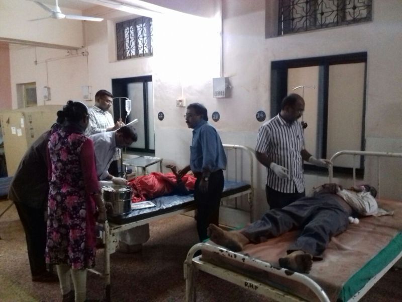 Poladpur - Four people were killed and 16 injured in Varaha's car collapse in Popalai Murra | पोलादपूर- फोपळयाचा मुरा येथे वऱ्हाडाची गाडी दरीत कोसळून चार जणांचा मृत्यू, 16 जण जखमी