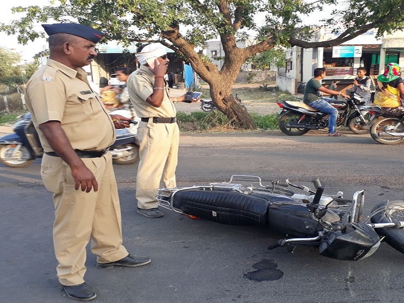 Death of son in tanker on Vasmat road | वसमत रोडवर टँकरच्या धडकेत मुलाचा मृत्यू