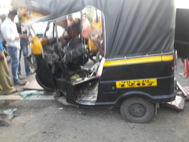 tanker thrashed Rickshaw on Paithan road; 9 deaths | पैठण रोडवर टँकरने रिक्षाला चिरडले ; ९ जणांचा मृत्‍यू 