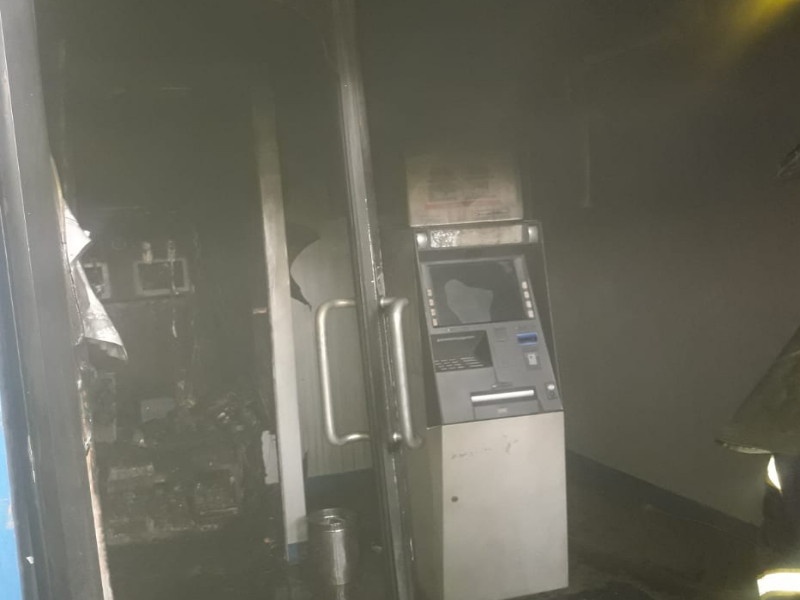 fire to hdfc banks electric control pannel room | कात्रजमधील एटीएमच्या इलेक्ट्रीक कंट्राेल पॅनल रुमला अाग