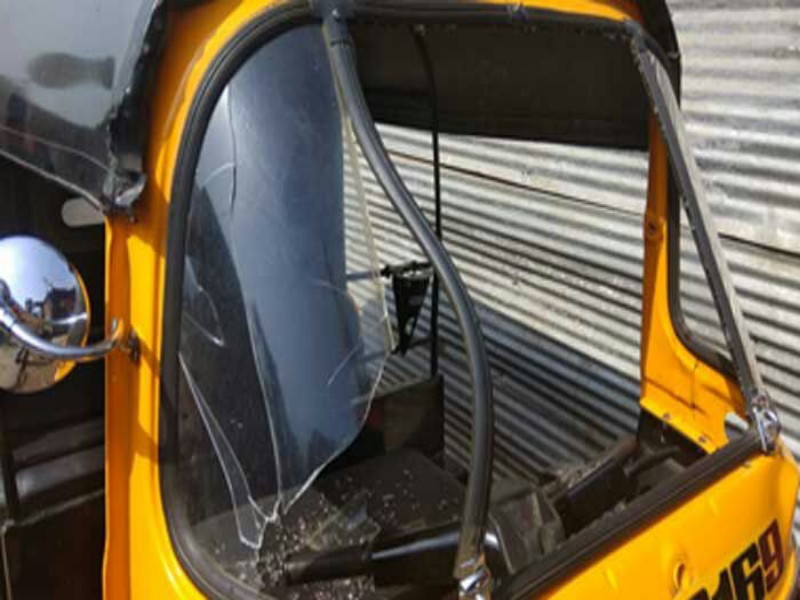 distroy of ten vhehicles in nigadi | निगडीत वाहनांची तोडफोड ; दहा वाहनांचे नुकसान 