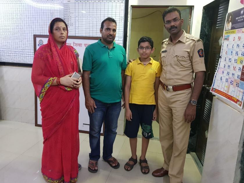 The son, who was found abandoned after only four hours, was alerted by the Deputy Superintendent of Police | पोलीस उपअधीक्षकांच्या सतर्कतेमुळे केवळ चार तासात सापडला घर सोडून गेलेला मुलगा 