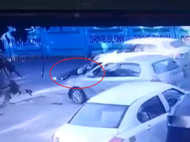 Shocking The young woman was blown away by a speeding car | Video : धक्कादायक! तरुणीला भरधाव वेगाने येणाऱ्या कारने उडवले