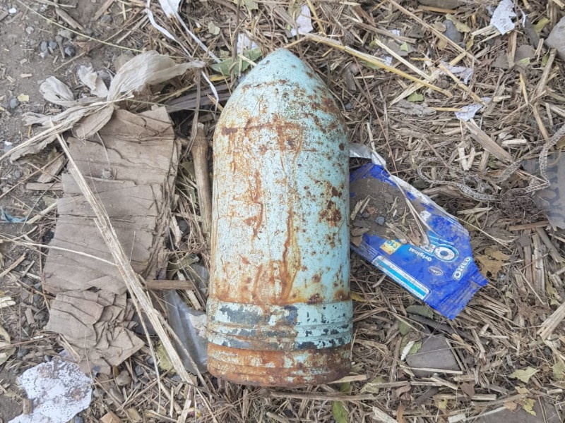 fear in dhyari due to bomb type thing found | बाॅम्बसदृश वस्तू सापडल्यामुळे धायरी परिसरात घबराट