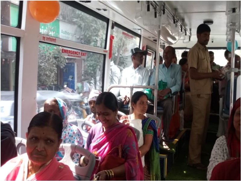 welcome of e-bus by punekar | ई- बसचे पुणेकरांकडून स्वागत ; अनुभवला आल्हाददायक प्रवास