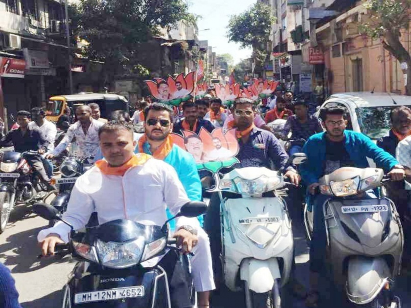 take action against who did not wear helmet in bjp rally | भाजपा रॅलीत विनाहेल्मेट दुचाकी चालविणाऱ्यांवर कारवाई करा अन्यथा पुणेकरांचा दंड परत करा