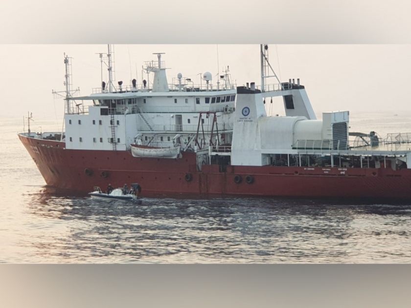 Research ship 'Sagar Sampada' caught fire | 'सागर संपदा' या संशोधकांच्या जहाजाला लागली भीषण आग
