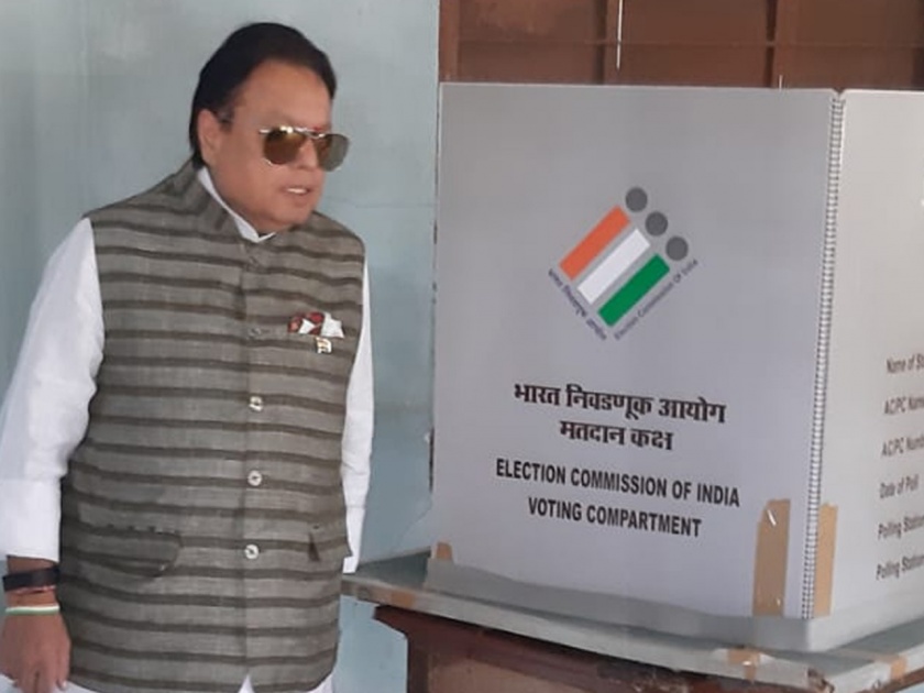 Lok Sabha Election 2019 Vijay Darda upset for Inconvenience to the polling booth station | Video - मतदान केंद्रावर असुविधा; विजय दर्डा यांच्याकडून नाराजी