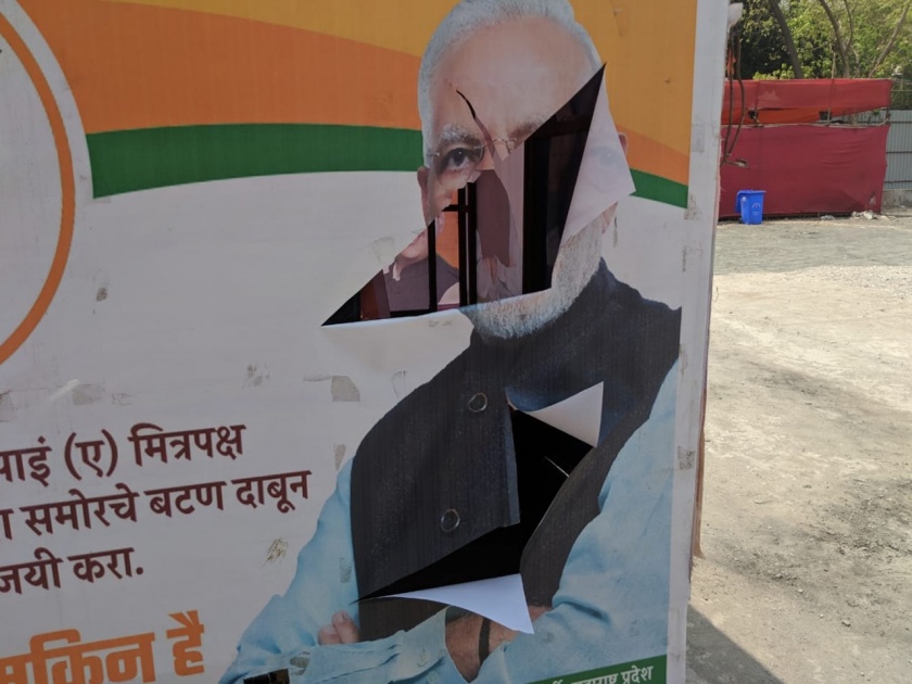 BJP candidate Manoj Kotak's campaign was overthrown by demolishing the driver | भाजपा उमेदवार मनोज कोटक यांचा प्रचाररथाची नासधूस करून चालकास शिवीगाळ