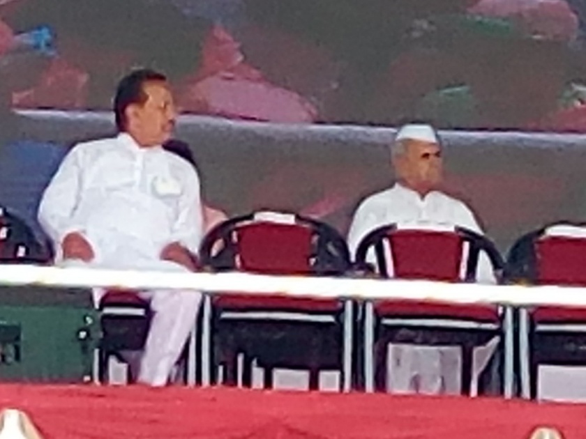 NCP MP Vijay Singh Mohite - Patil on the platform of Prime Minister Modi | राष्ट्रवादीचे खासदार विजयसिंह मोहिते - पाटील पंतप्रधान मोदींच्या मंचावर