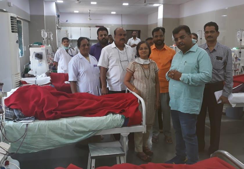 Guardian Minister Ravindra Chavan's sudden visit to the District Hospital | पालकमंत्री रवींद्र चव्हाण यांची जिल्हा रुग्णालयास अचानक भेट