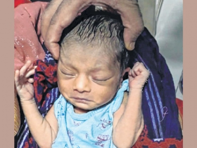An infant was found in a local container | लोकल डब्यात अर्भक सापडले