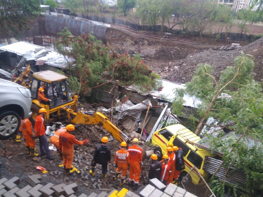 Builder responsible for 15 deaths in Pune wall collapse incident | पुण्यातील 15 जणांच्या मृत्यूला बिल्डर जबाबदार?