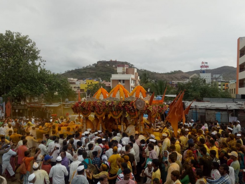sant dnyaneshwar maharaj palkhi reached to jejuri | माऊली खंडोबारायाच्या भेटीला जेजुरीत