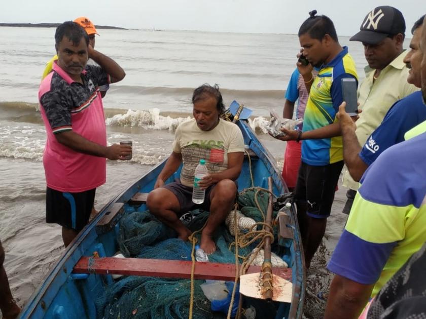 Fishermen drowned in Manori's sea was found | मनोरीच्या समुद्रात बुडालेला मच्छीमार अखेर सुखरूप सापडला
