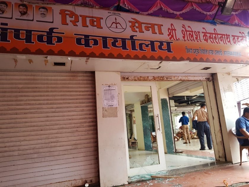 Shiv Sainik vandalize own corporator's office in Badlapur | बदलापूरमध्ये शिवसैनिकांकडून नगरसेवकाच्या कार्यालयाची तोडफोड