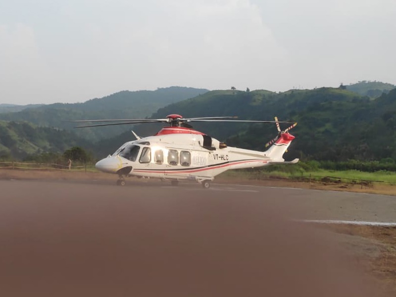 Breaking: Chief Minister Devendra Fadnavis rescues again in a helicopter crash | ब्रेकिंग: मोठा अनर्थ टळला; मुख्यमंत्री देवेंद्र फडणवीस पुन्हा हेलिकॉप्टर अपघातातून बचावले!