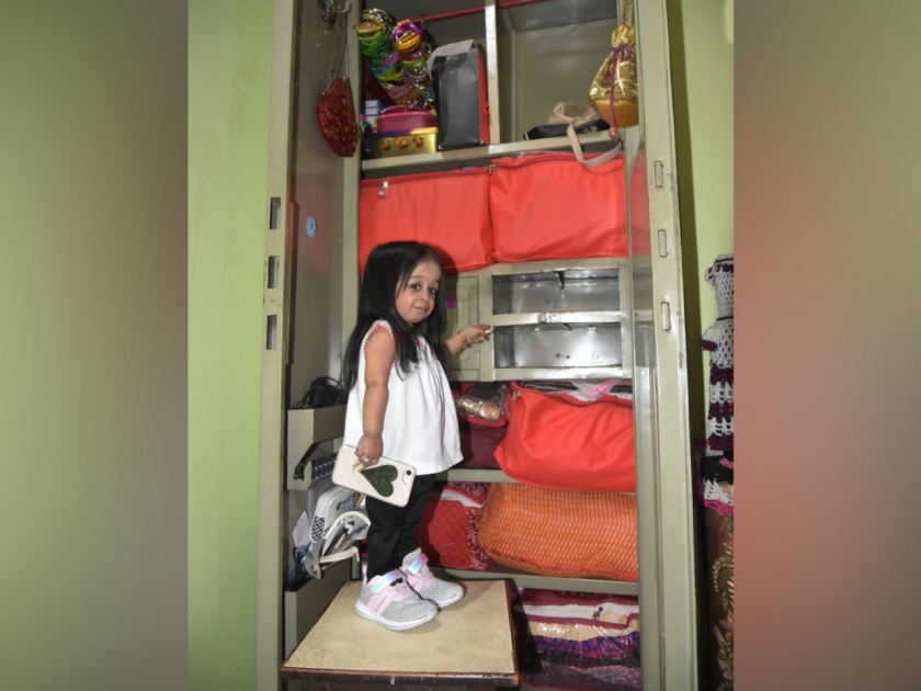 Theft at the home of World’s smallest woman Jyoti Amge | जगातील सर्वात कमी उंचीची महिला ज्योती आमगेंच्या घरी चोरी