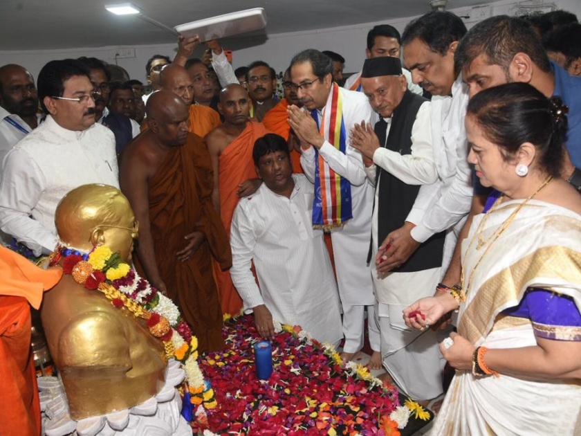Chief Minister Uddhav Thackeray greeted Babasaheb Ambedkar with Governor on Mahaparinirvana Day | महापरिनिर्वाण दिनानिमित्त राज्यपालांसह मुख्यमंत्री उद्धव ठाकरे यांनी केलं डॉ. बाबासाहेबांना अभिवादन 