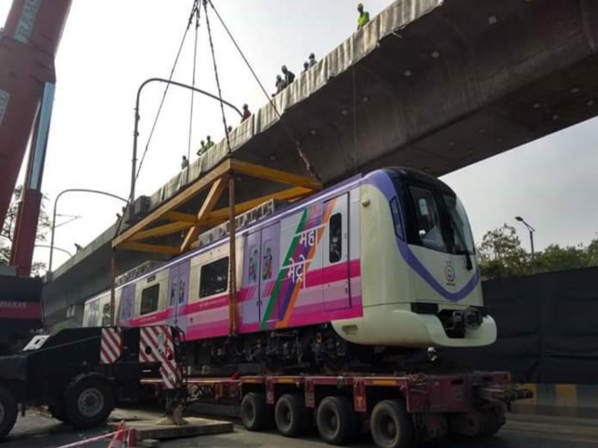 Pune metro coaches on track ; Soon to be tested | पुणे मेट्राेचे डबे रुळावर ; लवकरच हाेणार चाचणी