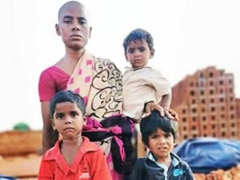 salem widow sells her hair for 150 rs to feed her 3 kids | दुर्दैवी! तीन मुलांच्या पोटाची खळगी भरण्यासाठी आईने विकले केस
